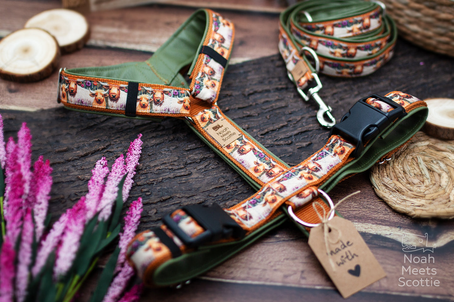 Hundegeschirr Hochlandrind Muster mit stabilen Gurten und Klickverschluss