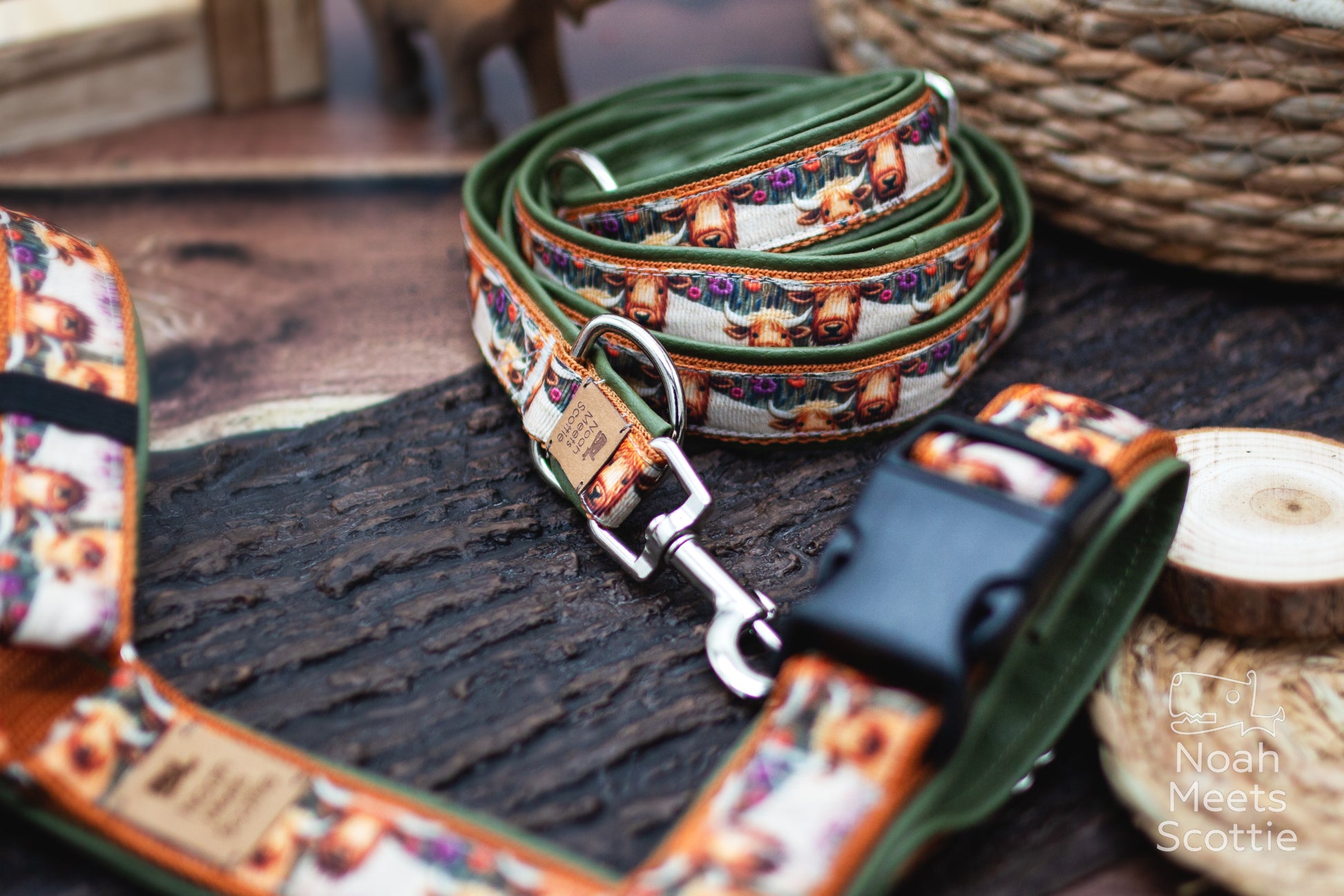 Hundegeschirr Ferdinand mit passendem Halsband im gleichen Hochlandrind Design