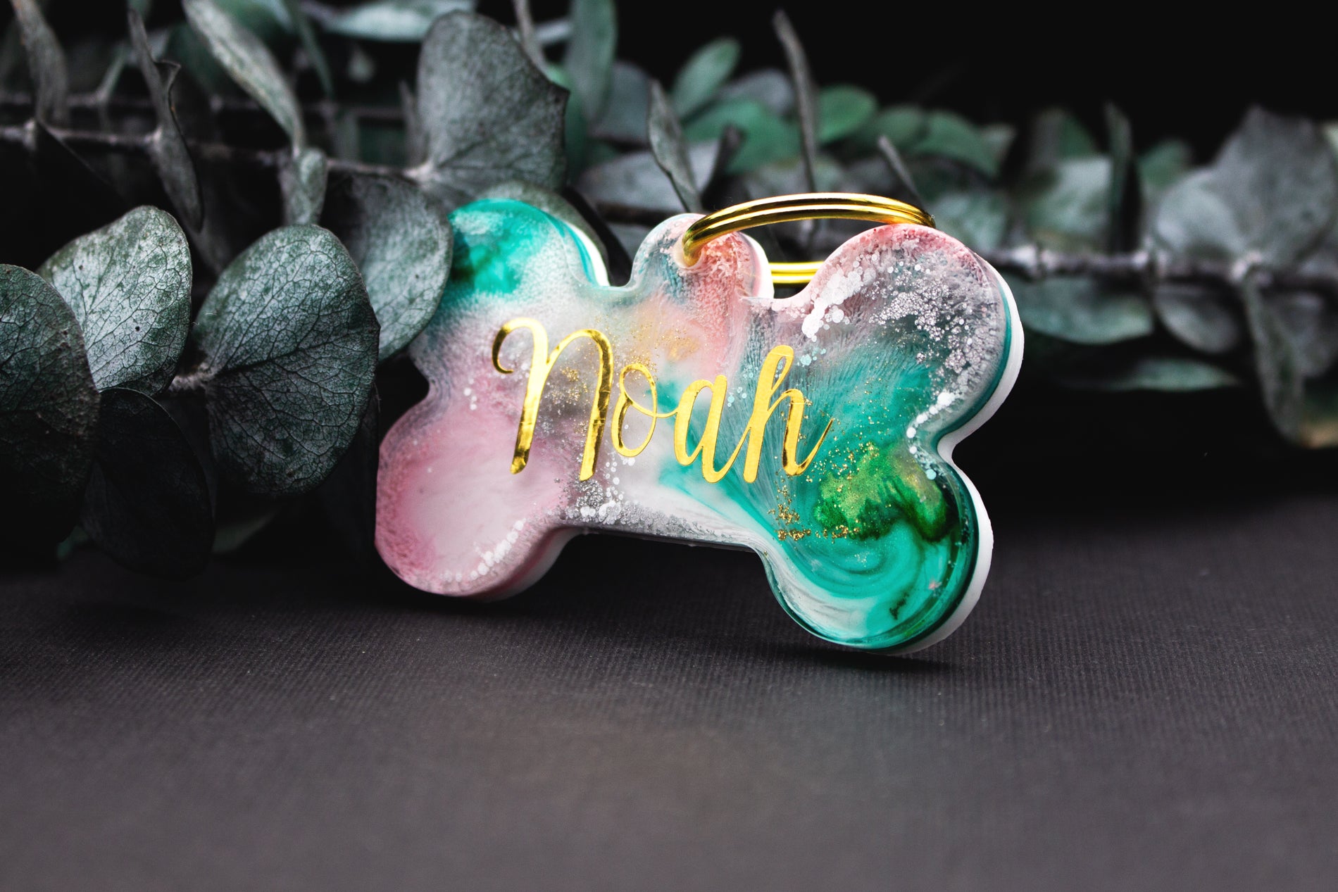 Resin Hundemarke PERLENGRUND mit schimmernder Oberfläche und sanftem Farbverlauf, individuell gefertigt