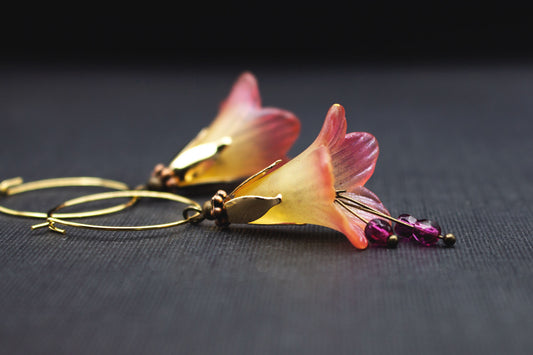 Blüten Creolen Ohrringe Gelb Rosa – romantischer Schmuck mit Glasperlen