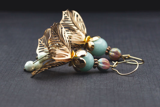 Blütenohrringe in Gold mit Mint und Rosa Perlen – filigraner XXL Schmuck