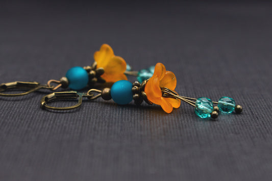 Blütenohrringe Orange Petrol Türkis – sommerlicher Schmuck im Vintage-Stil