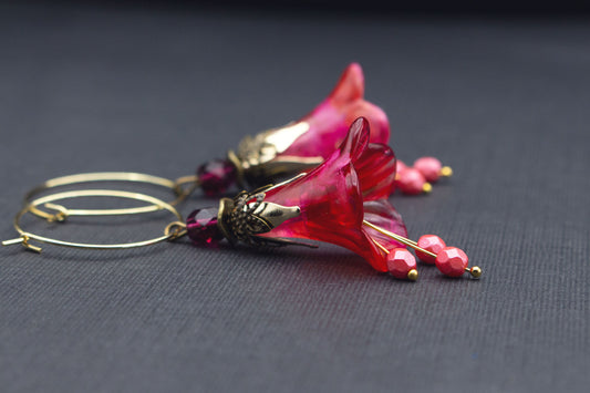 Handbemalte Blütenohrringe in Pink, Fuchsia und Gold