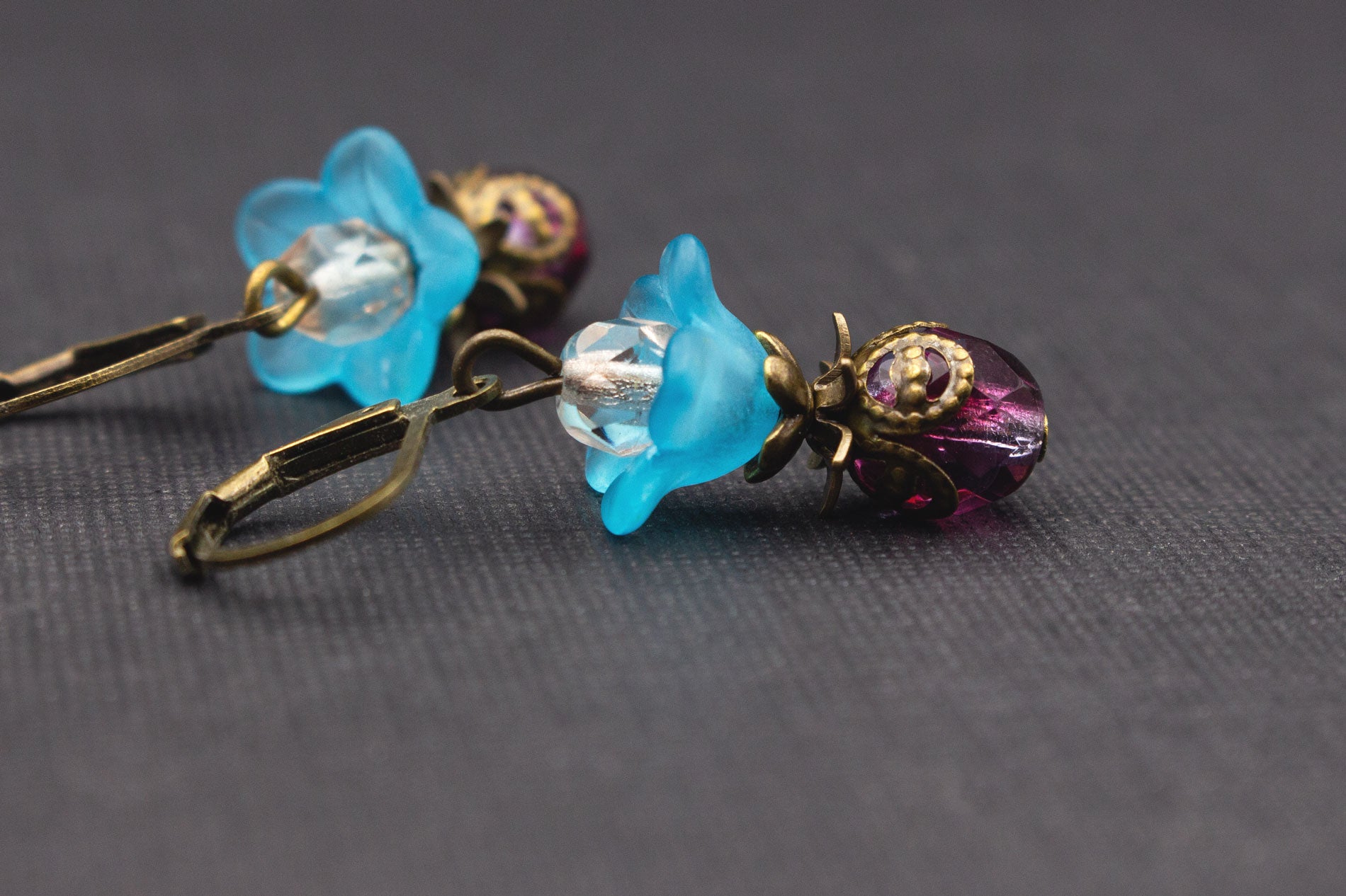 Blütenohrringe Pink Türkis mit Glasperlen – romantischer Boho Schmuck Vintage