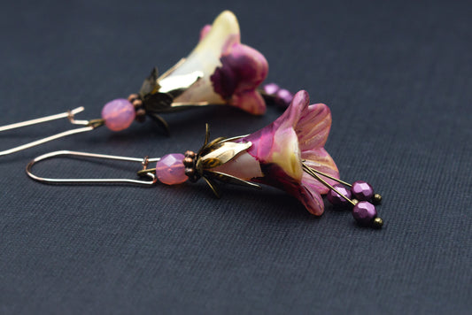 Blütenohrringe in Rosa, Beere und Creme – romantischer Schmuck