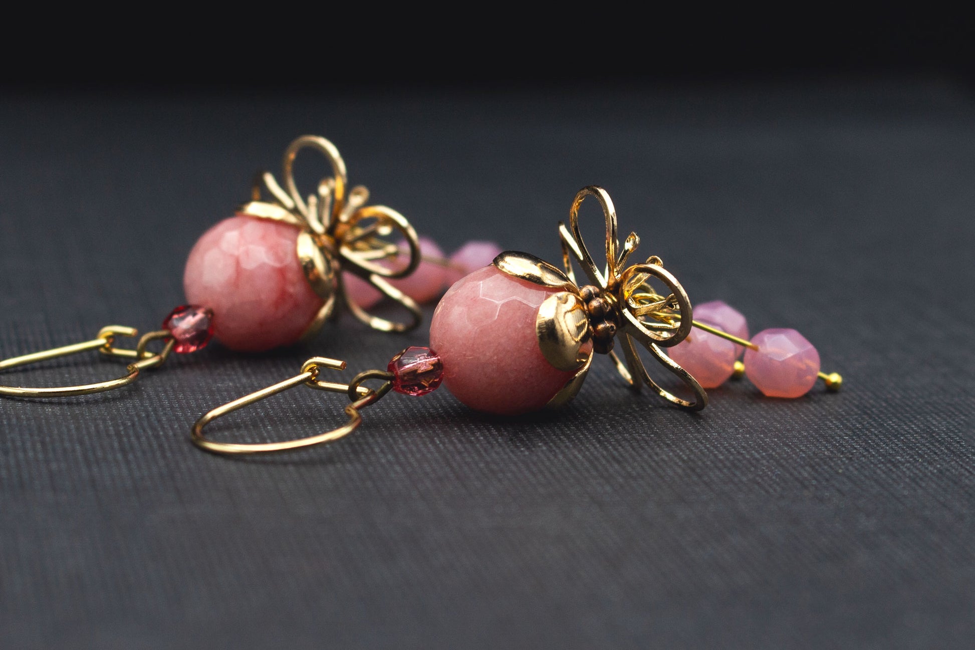Blütenohrringe Rosa Gold – eleganter Schmuck mit Glasperlen für Braut und Hochzeit