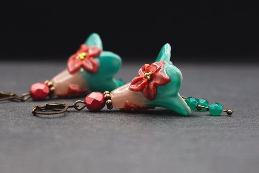 Blütenohrringe Rosé Türkis Rot mit Glasperlen – romantischer Schmuck für Sommer