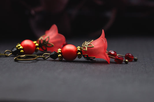 Blütenohrringe in Rot und Gold mit Glasperlen – romantischer Vintage-Schmuck