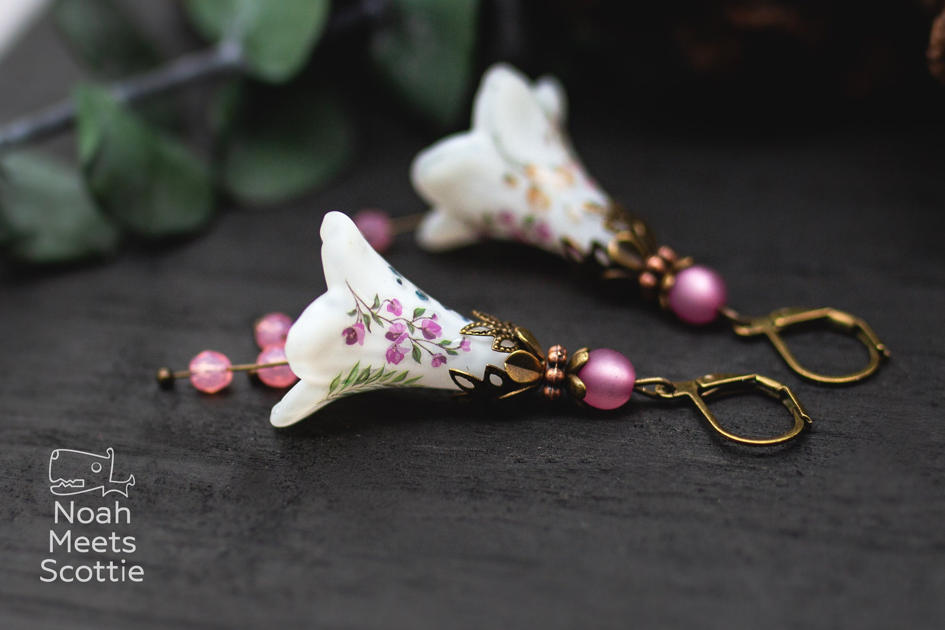 Florale Blütenohrringe mit Wildblumen im romantischen Vintage-Stil.