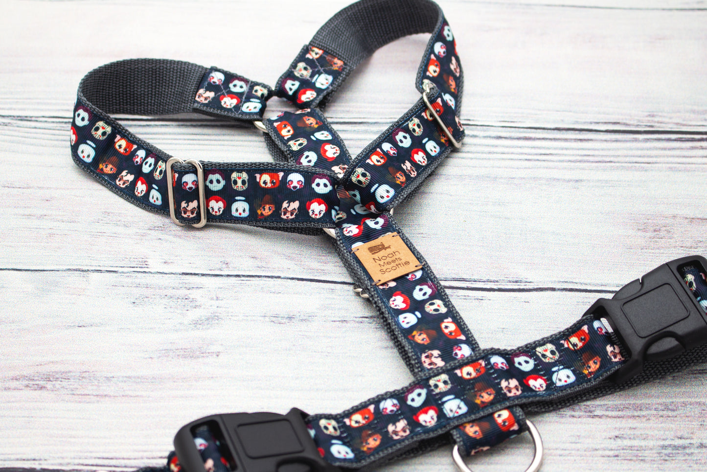 Spooky Dog Harness CREEPER CREW, gruselige Cartoon-Illustrationen im Horror-inspirierten Stil