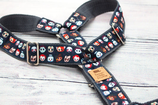 Hundegeschirr CREEPER CREW mit spooky Cartoon-Gesichtern, gruselig-niedriges Horror-Design in Dunkelgrau