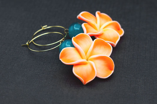 Creolen Ohrringe mit Hibiskusblüten in Orange und Gelb – leuchtender Ohrschmuck