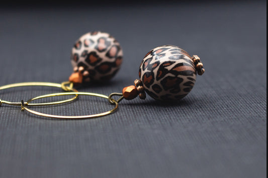 Creolen Ohrringe mit Leopardenmuster und goldfarbenem Animal-Print Design