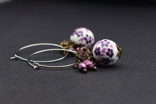 Creolen Ohrringe mit lila Kirschblütenperlen – romantischer Schmuck