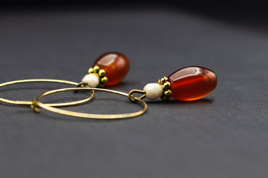 Creolen Ohrringe in Orange und Creme mit Glasperlen – eleganter Damenschmuck