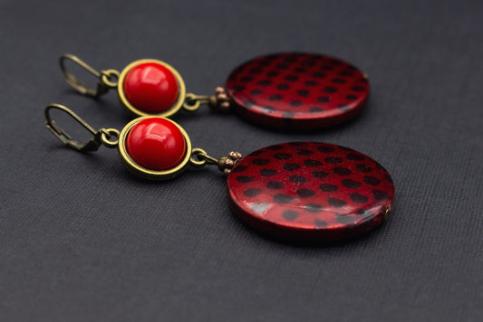 Holzohrringe Rot Schwarz mit Muster – elegante Scheibenohrringe