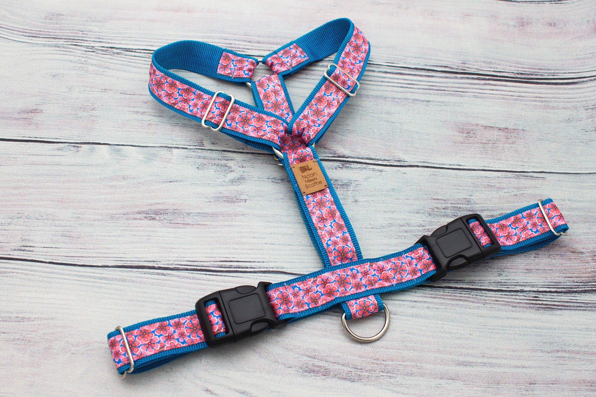 Hundegeschirr mit tropischem Blütenmuster, fröhlich, bequem und farbenfroh