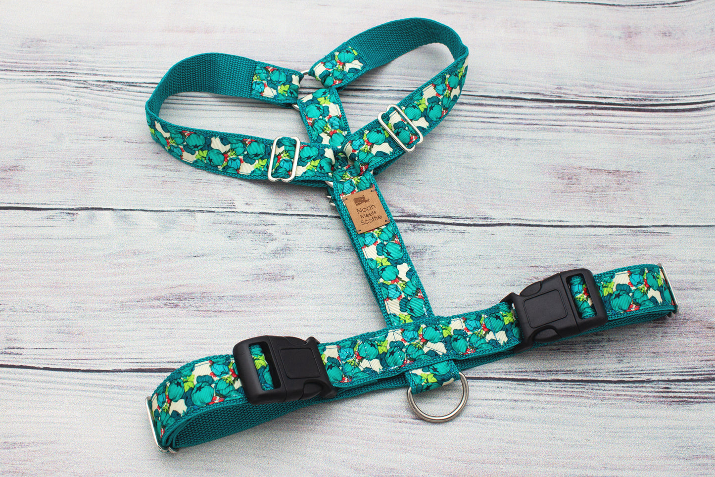 Hundegeschirr mit tropischem Blätterdesign in Türkis und Grün, bequem und modern