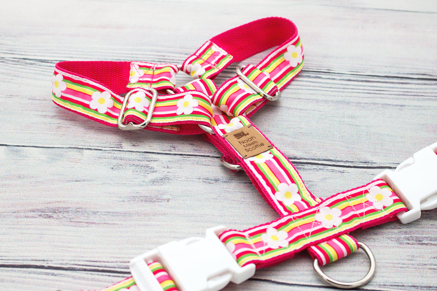 Hundegeschirr BELLA mit Blumenmuster in Pink, Weiß und Gelb, leicht und verstellbar