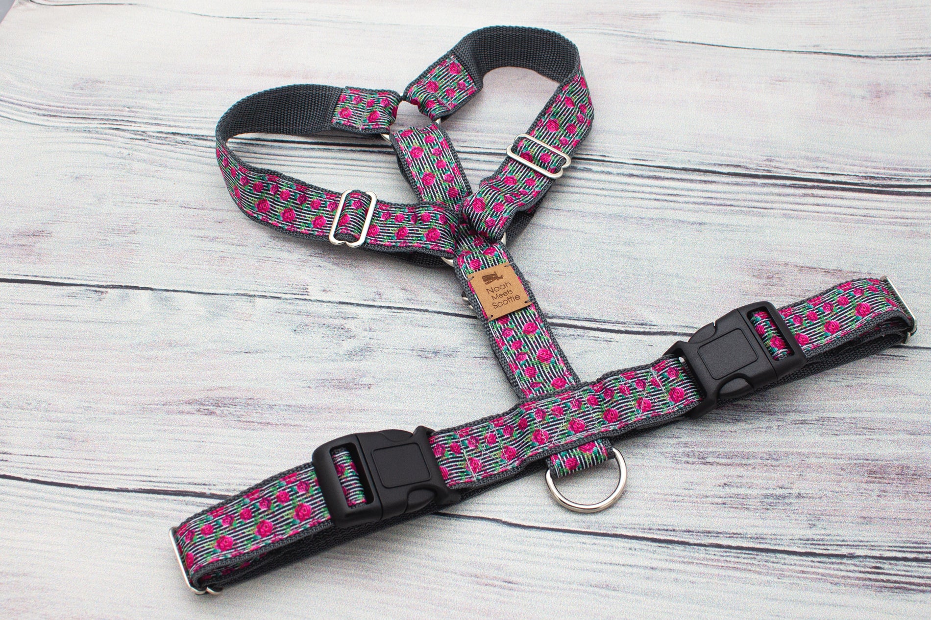 Hundegeschirr Bloomline, graues Design mit kleinen pinken Rosen, robust und leicht