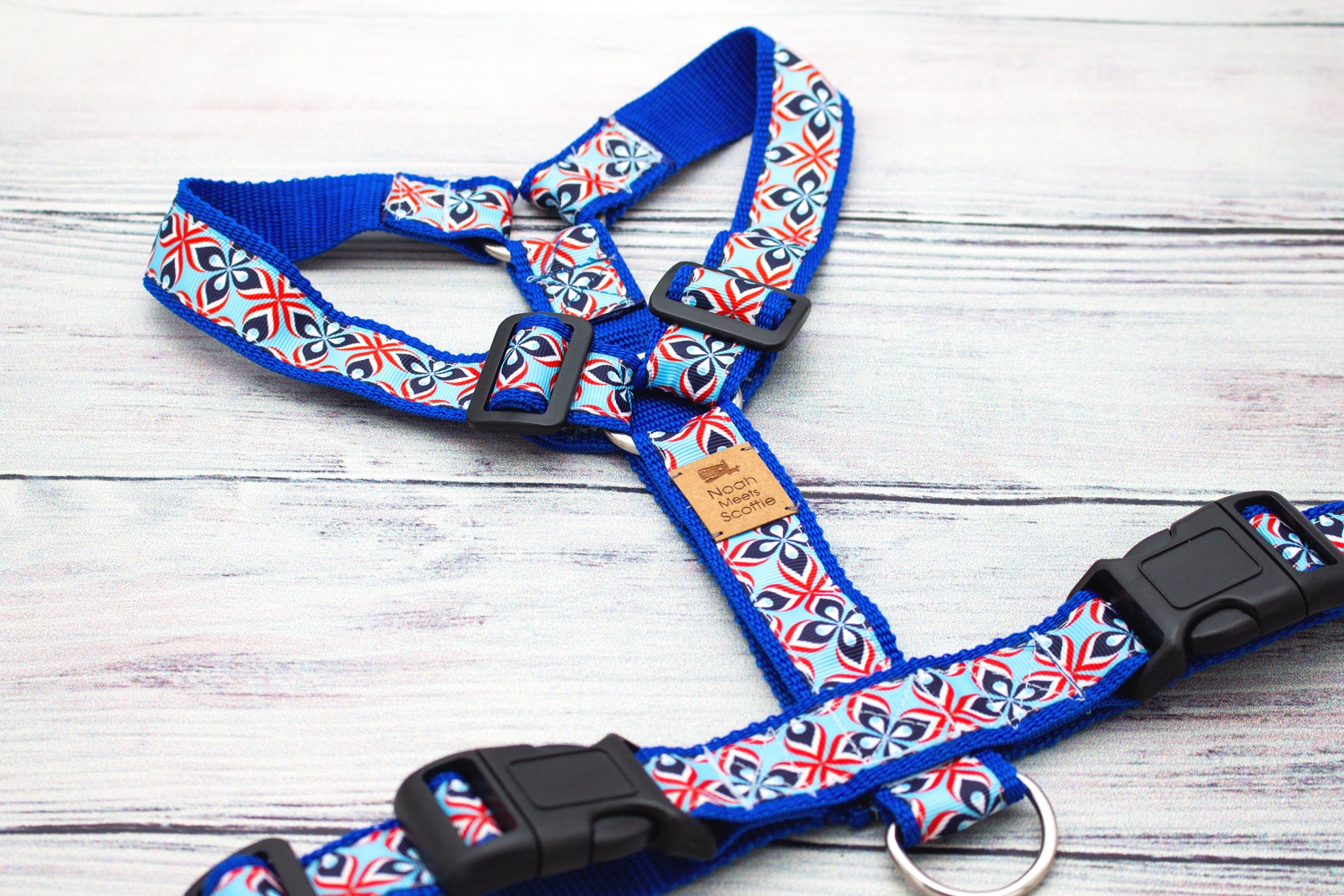 BLUE FJORD Hundegeschirr mit nordischem, grafischem Muster, ideal für aktive Hunde im maritimen Stil