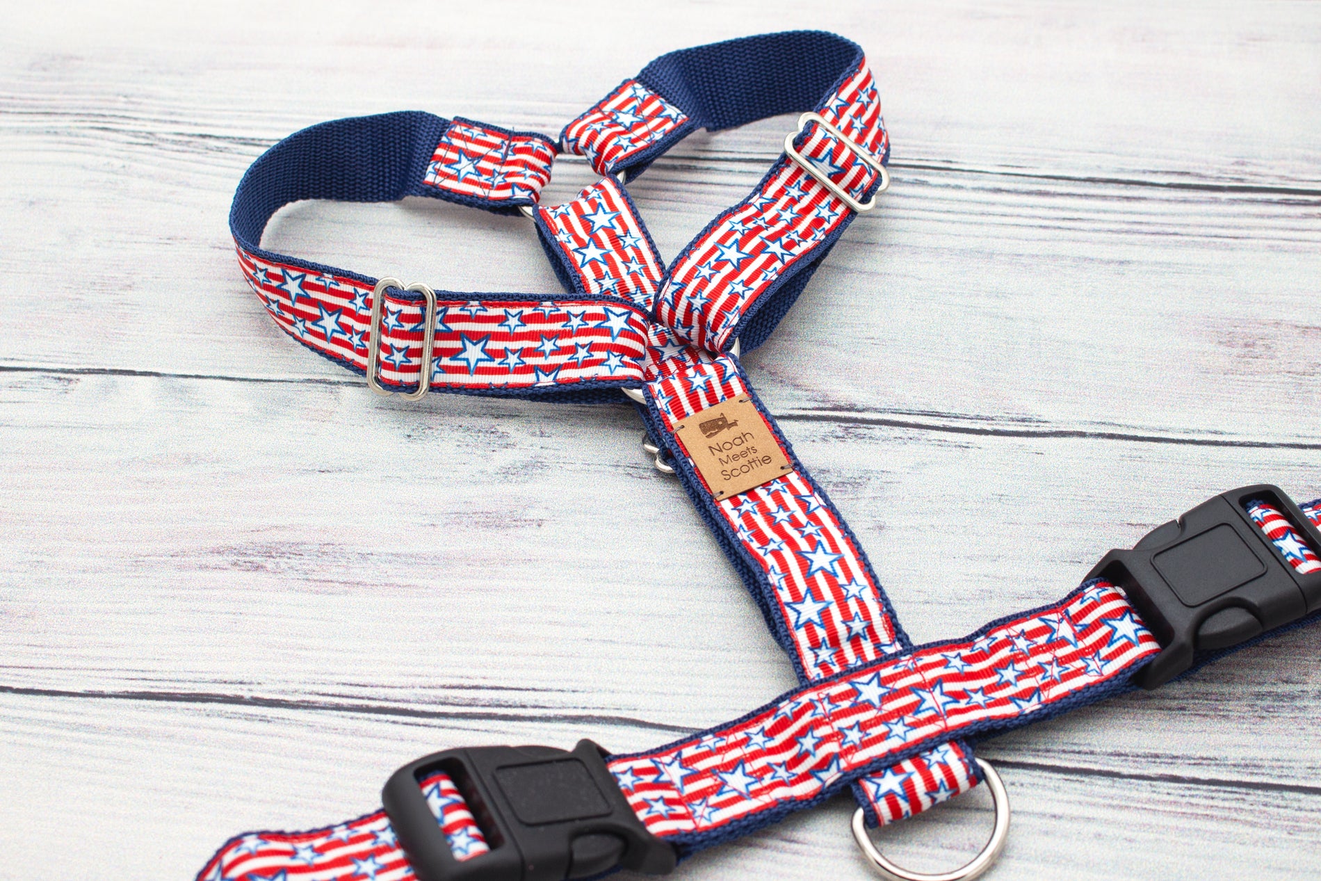 Hundegeschirr im Superhelden-Look, leicht, sicher und auffällig