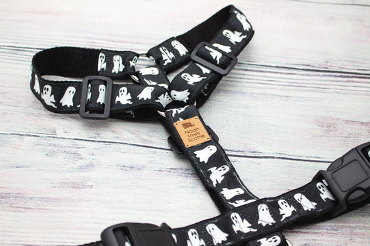 Hundegeschirr CASPAR in Schwarz Weiß mit Geistern, Halloween Design, verstellbar und robust