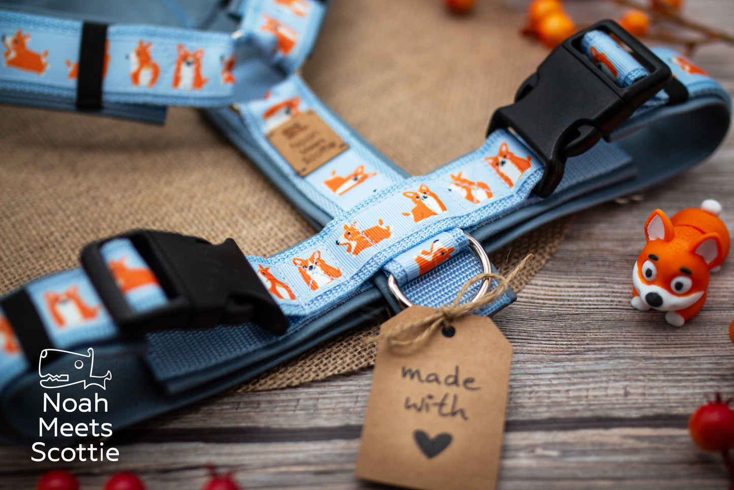 Hundegeschirr Corgis on Walkies mit passender Hundeleine im gleichen Design.