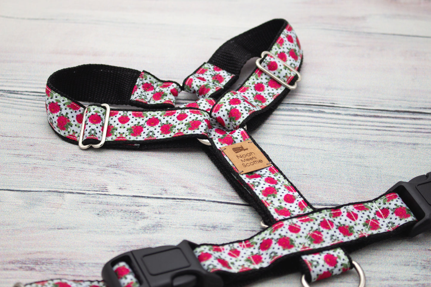 Hundegeschirr DOTTIE PUB mit Rosenmuster und Punkten im Landhaus-Stil, leicht und verstellbar