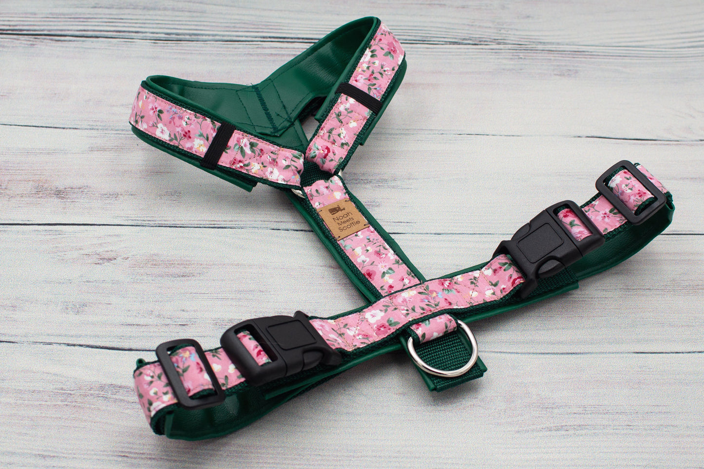 Stilvolles Hundegeschirr ELLA, verstellbar und weich gefüttert, Rosenmuster Pink und Grün