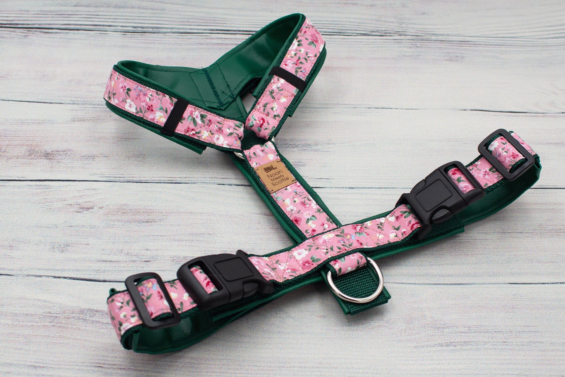 Stilvolles Hundegeschirr ELLA, verstellbar und weich gefüttert, Rosenmuster Pink und Grün