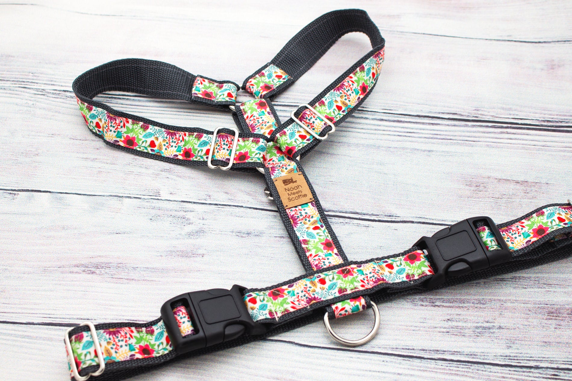 FLORALETTE Hundegeschirr in Grau mit buntem Blütenmotiv, dezentes florales Design mit lebendigen Farbakzenten