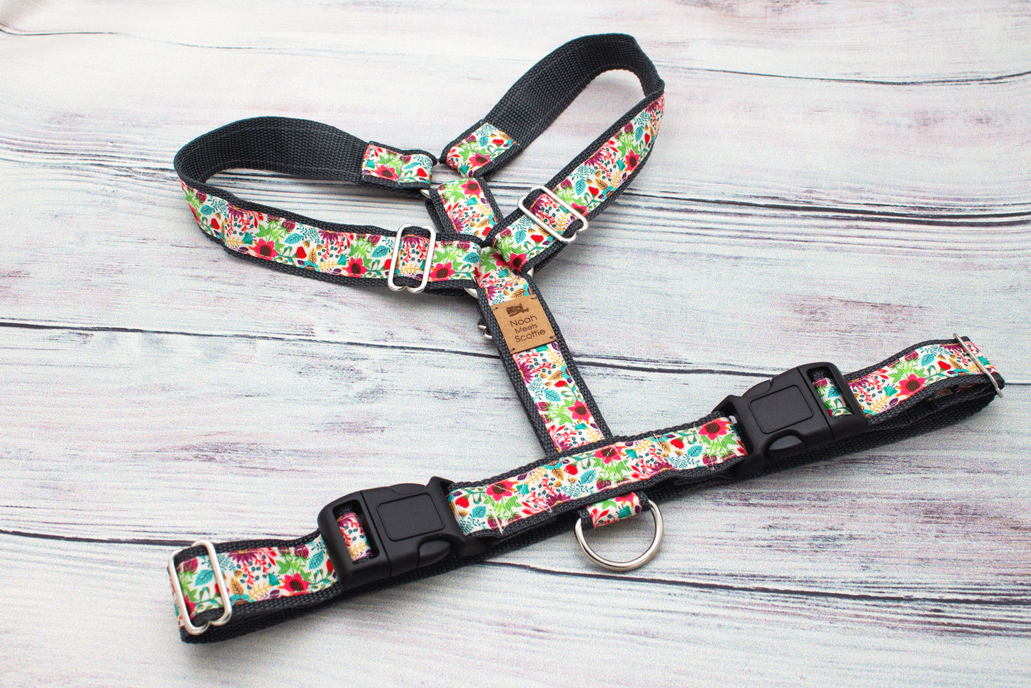 Hundegeschirr FLORALETTE, Blumenmuster in Rot, Gelb, Grün und Creme, freundliches, modernes Design für den Alltag