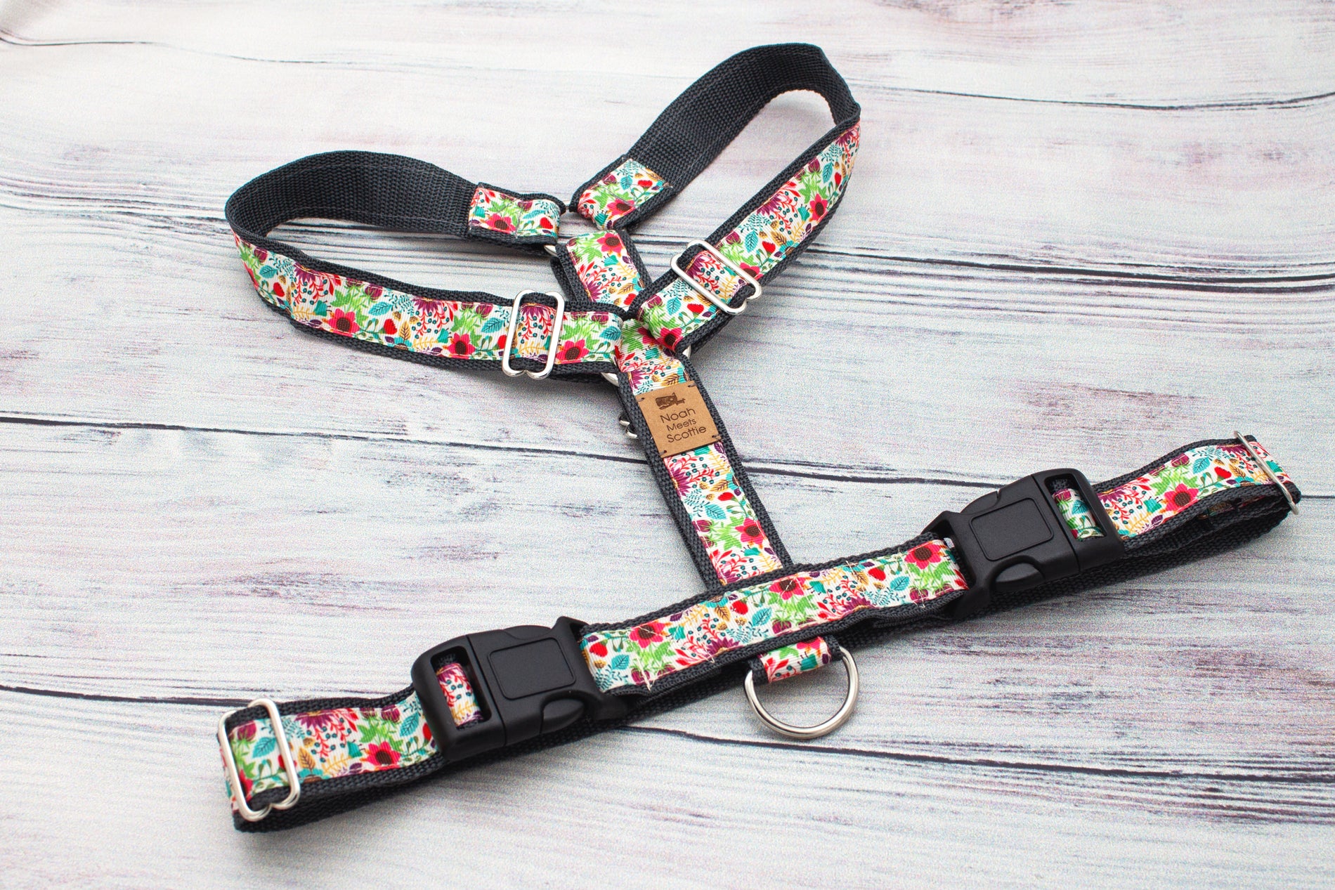 Hundegeschirr FLORALETTE, Blumenmuster in Rot, Gelb, Grün und Creme, freundliches, modernes Design für den Alltag