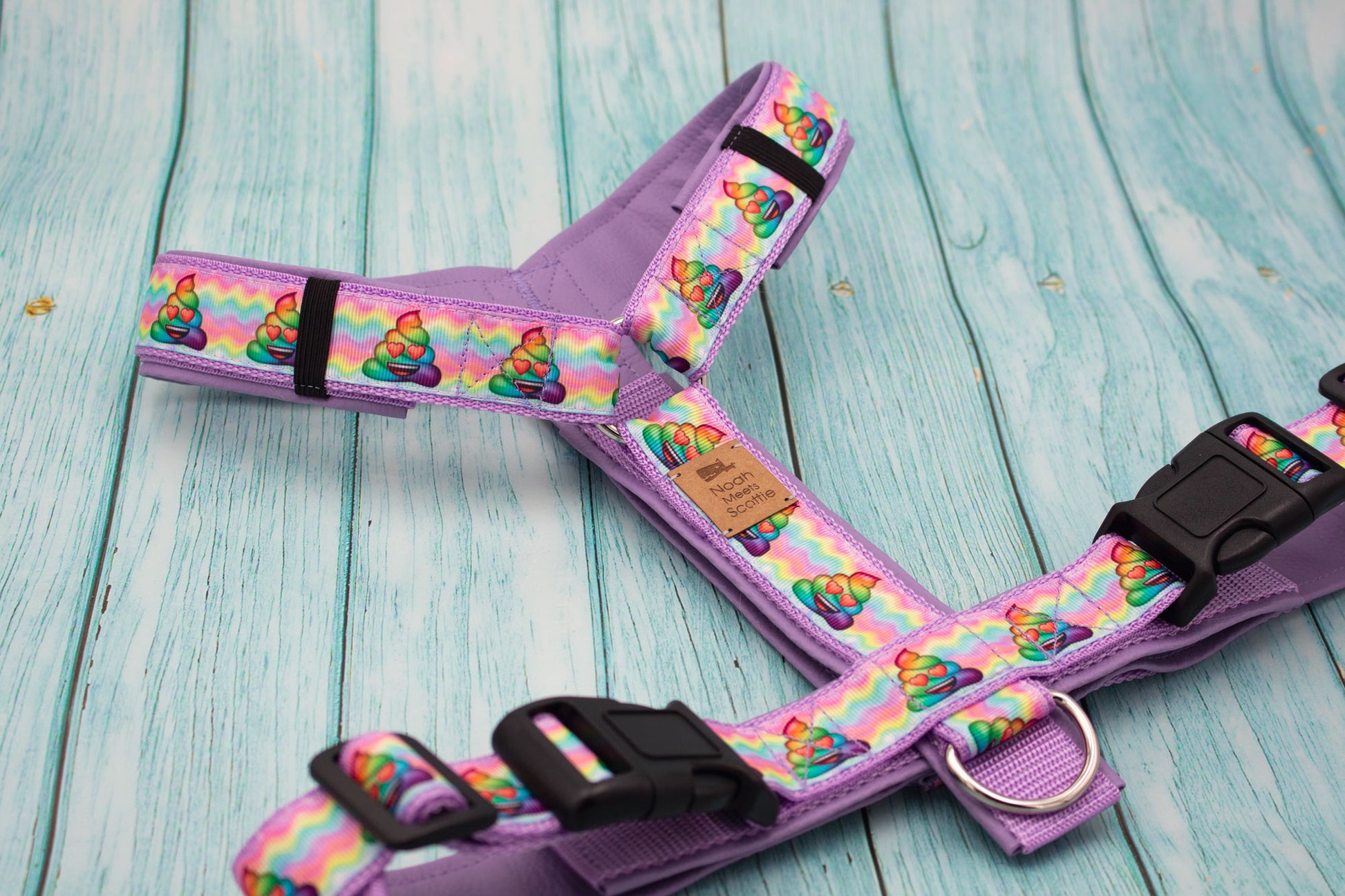 Hundegeschirr HAPPY DOGGY mit witzigem Regenbogen-Motiv, lilafarben gepolstert, verstellbar