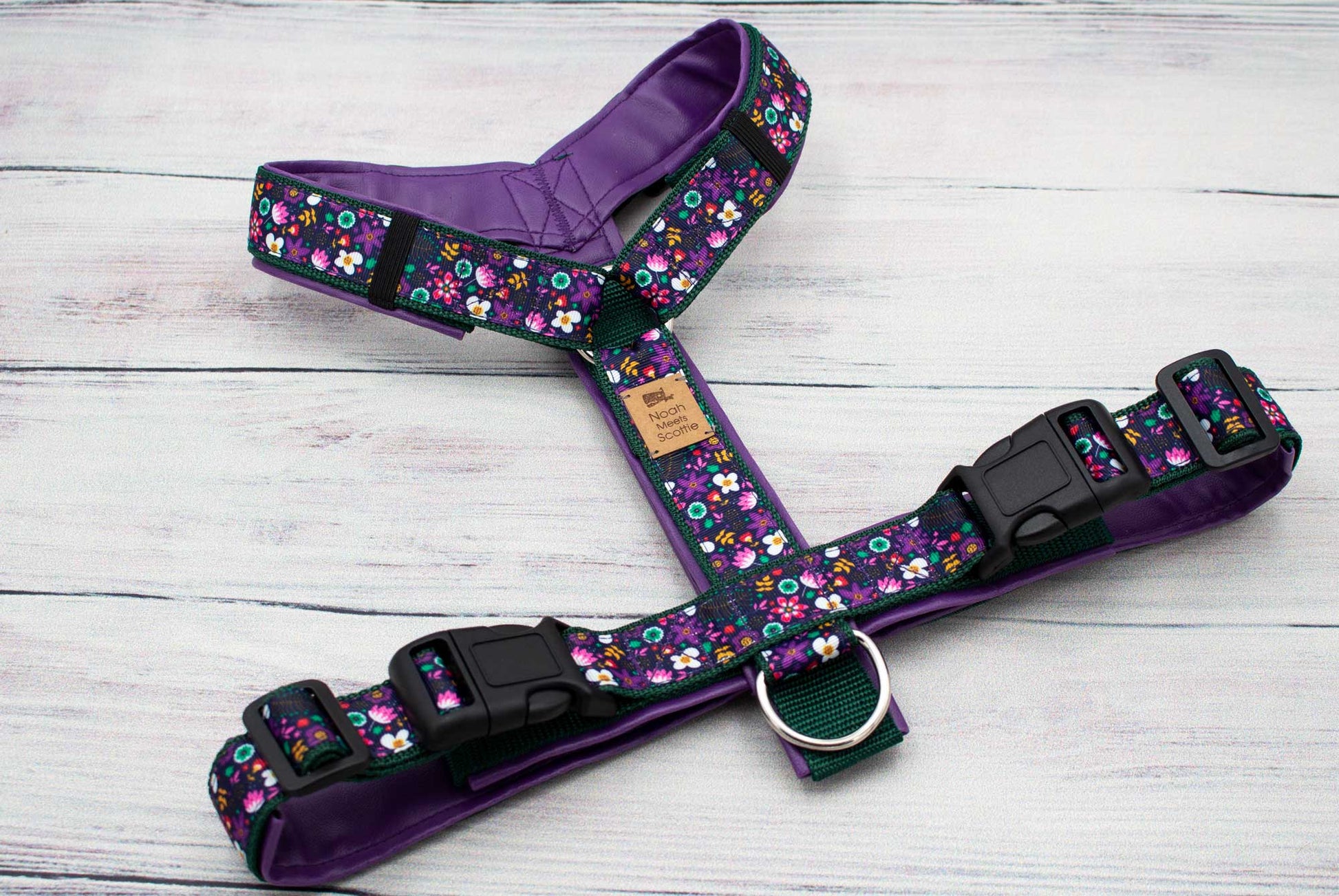 Hundegeschirr IRIS mit floralem Design, verstellbar für passgenauen Sitz und viel Bewegungsfreiheit