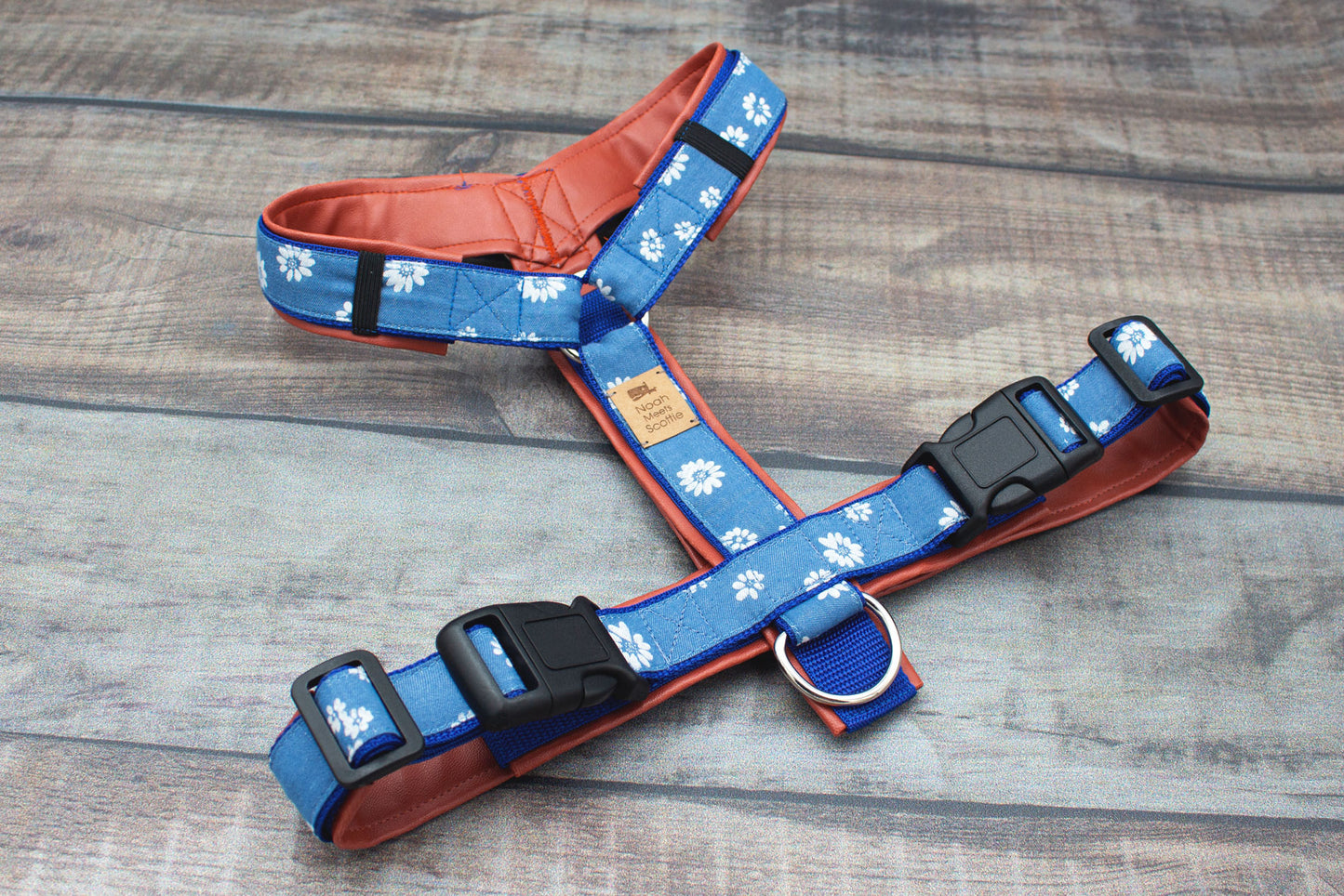 Hundegeschirr Jeansstoff Gänseblümchen, Hunde Brustgeschirr romantisch mit Halsband und Leine