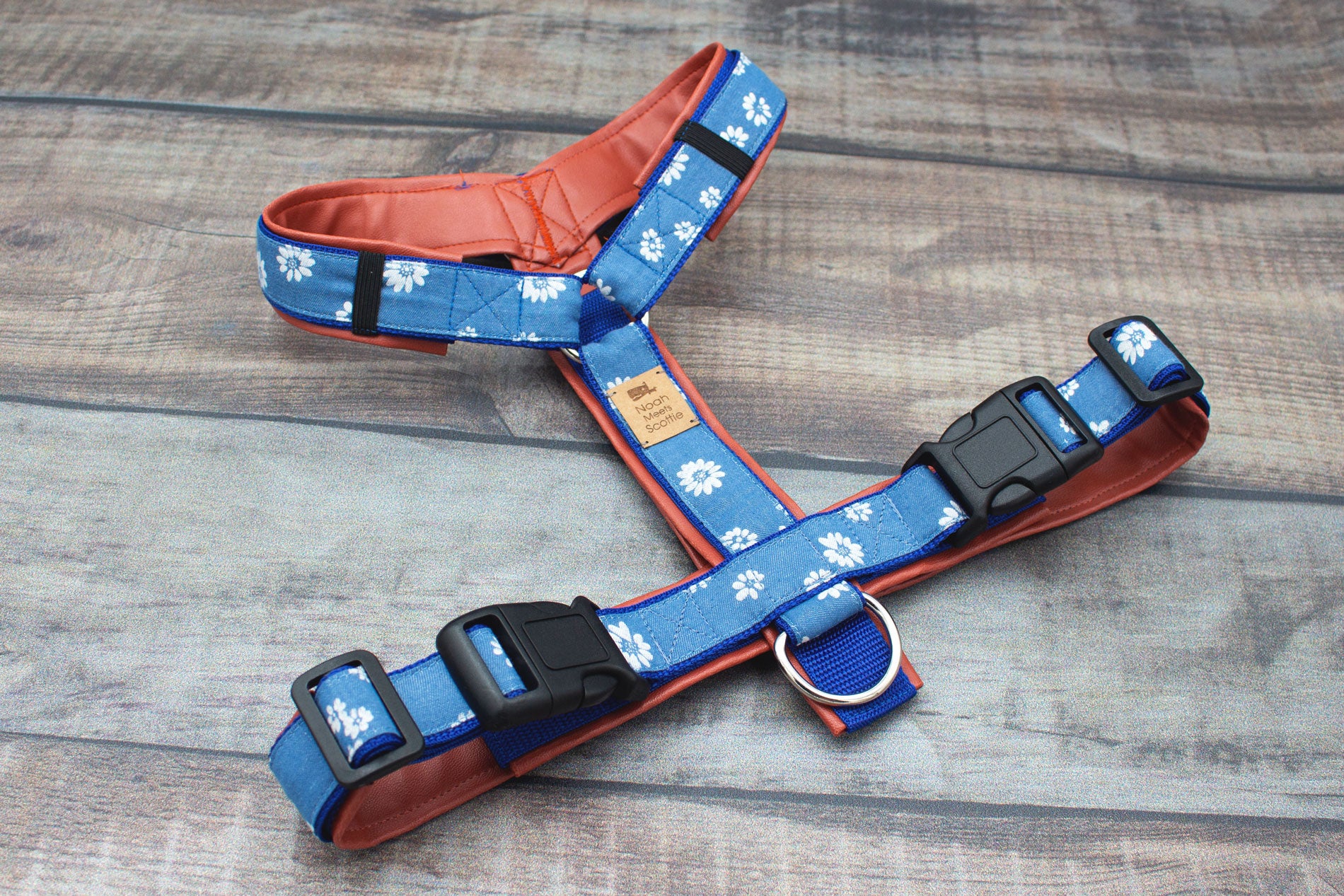 Hundegeschirr Jeansstoff Gänseblümchen, Hunde Brustgeschirr romantisch mit Halsband und Leine