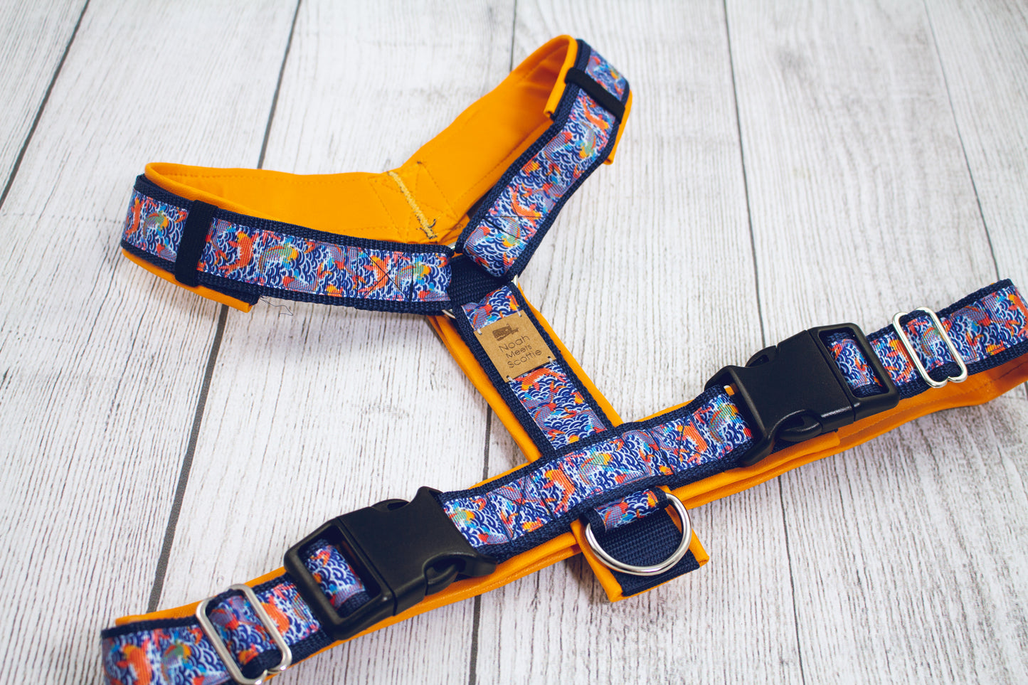 Hundegeschirr KOI inspiriert von Koi Fischen, orange blau Muster, robust und weich gefüttert mit Kunstleder