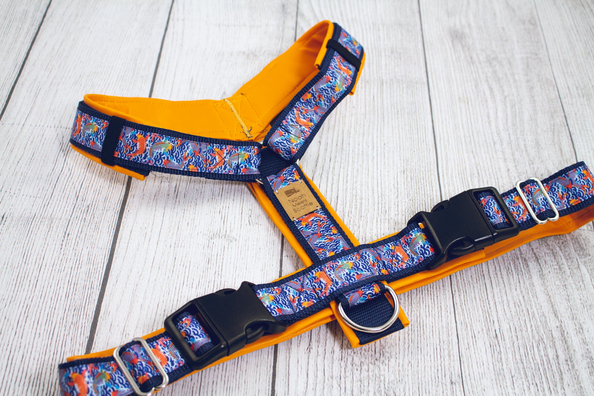 Hundegeschirr KOI inspiriert von Koi Fischen, orange blau Muster, robust und weich gefüttert mit Kunstleder