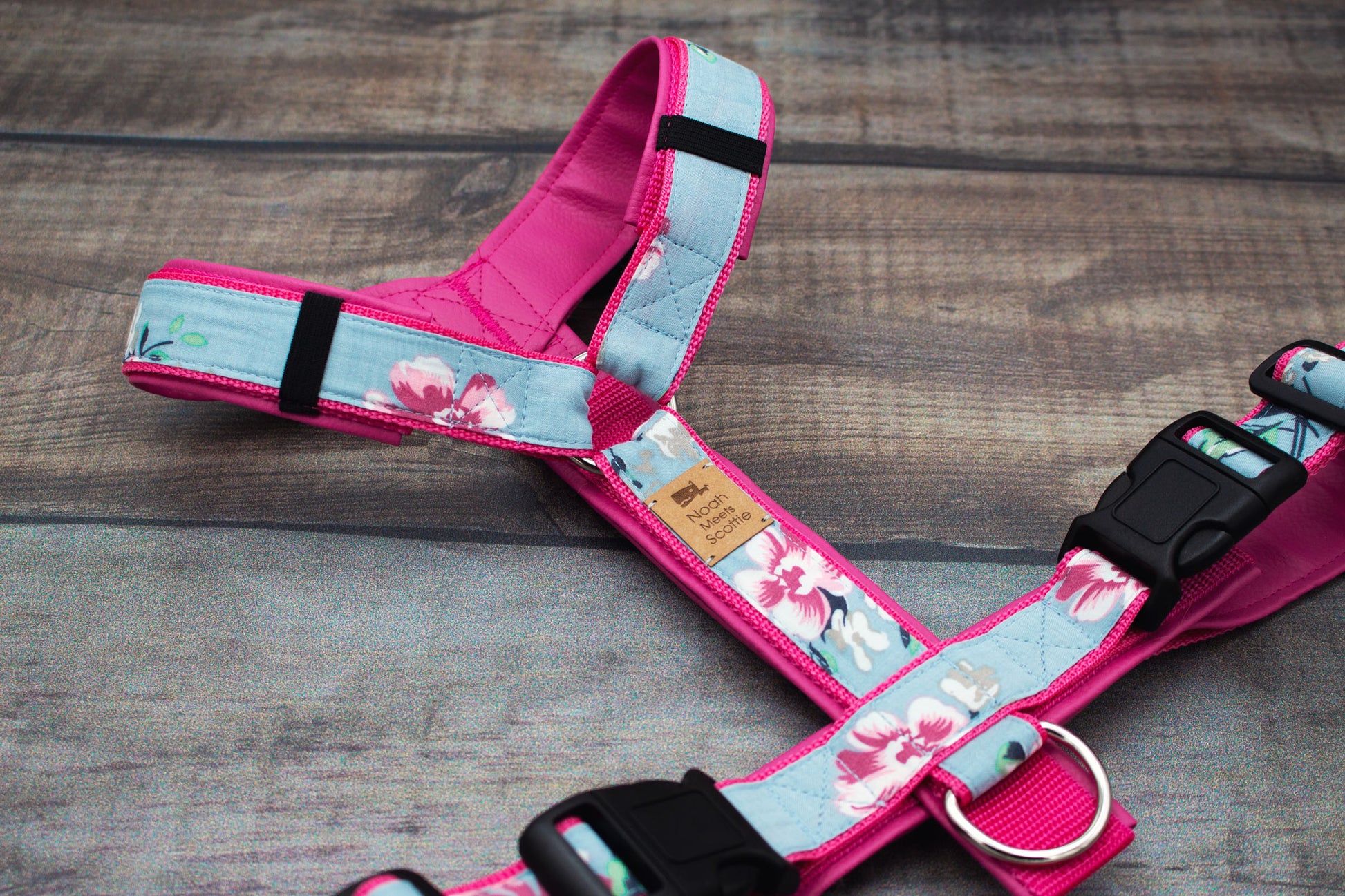Verstellbares, gepolstertes Hundegeschirr LORNA – tropisches Design in Pink und Blau