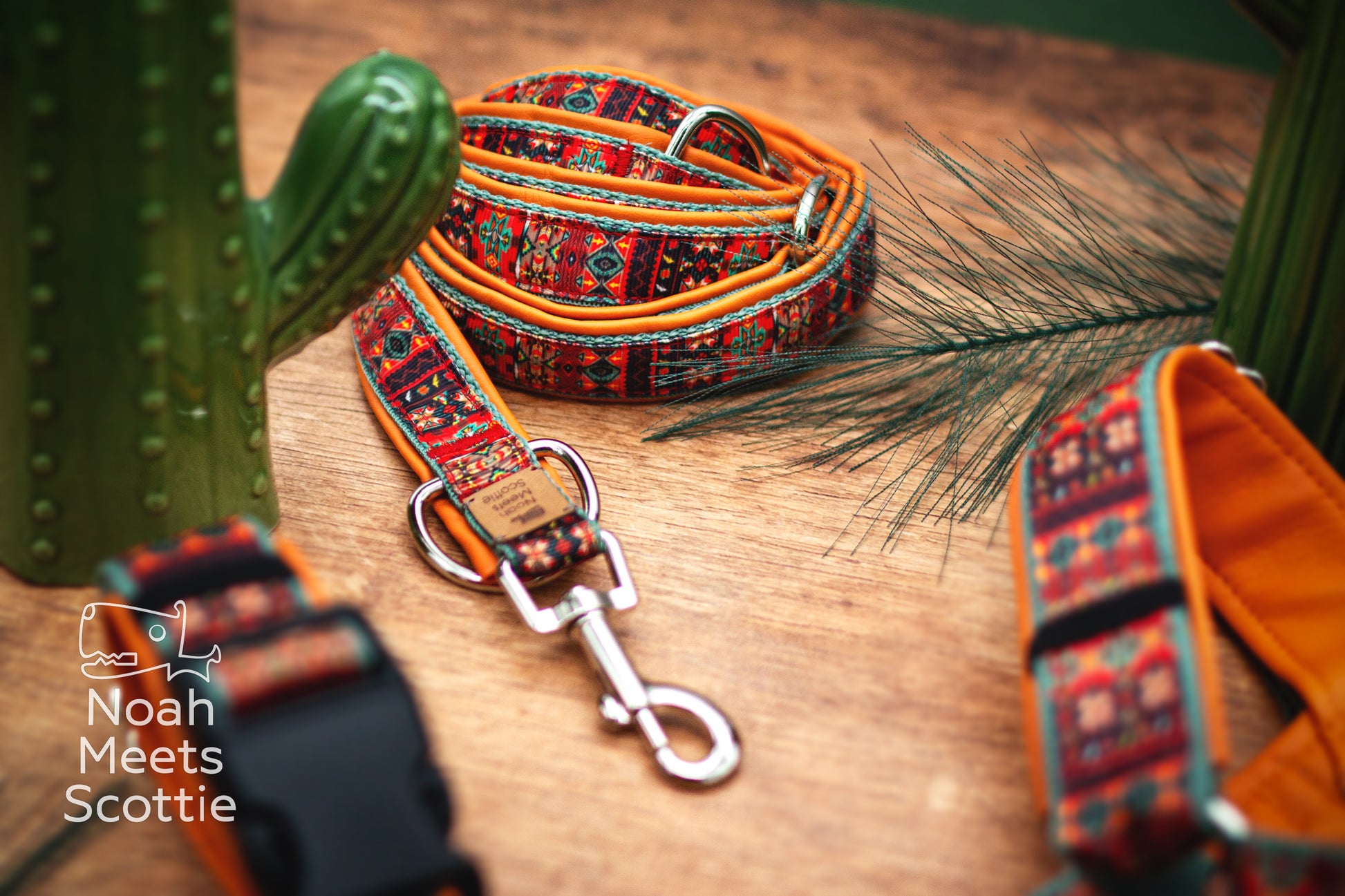 Buntes Boho Hundegeschirr mit geometrischem Ethno-Muster und salbeigrünen Details