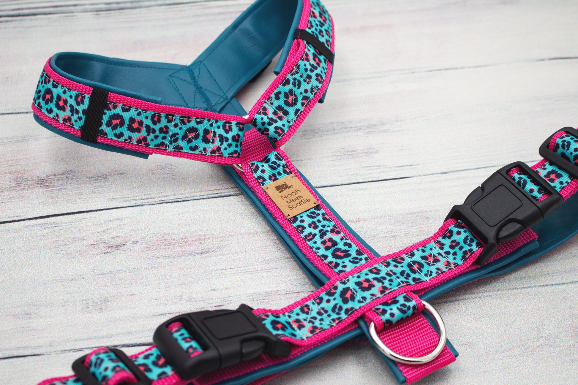 Hundegeschirr MALA Animal Print Türkis Pink, hochwertig gepolstert, modisch und sicher