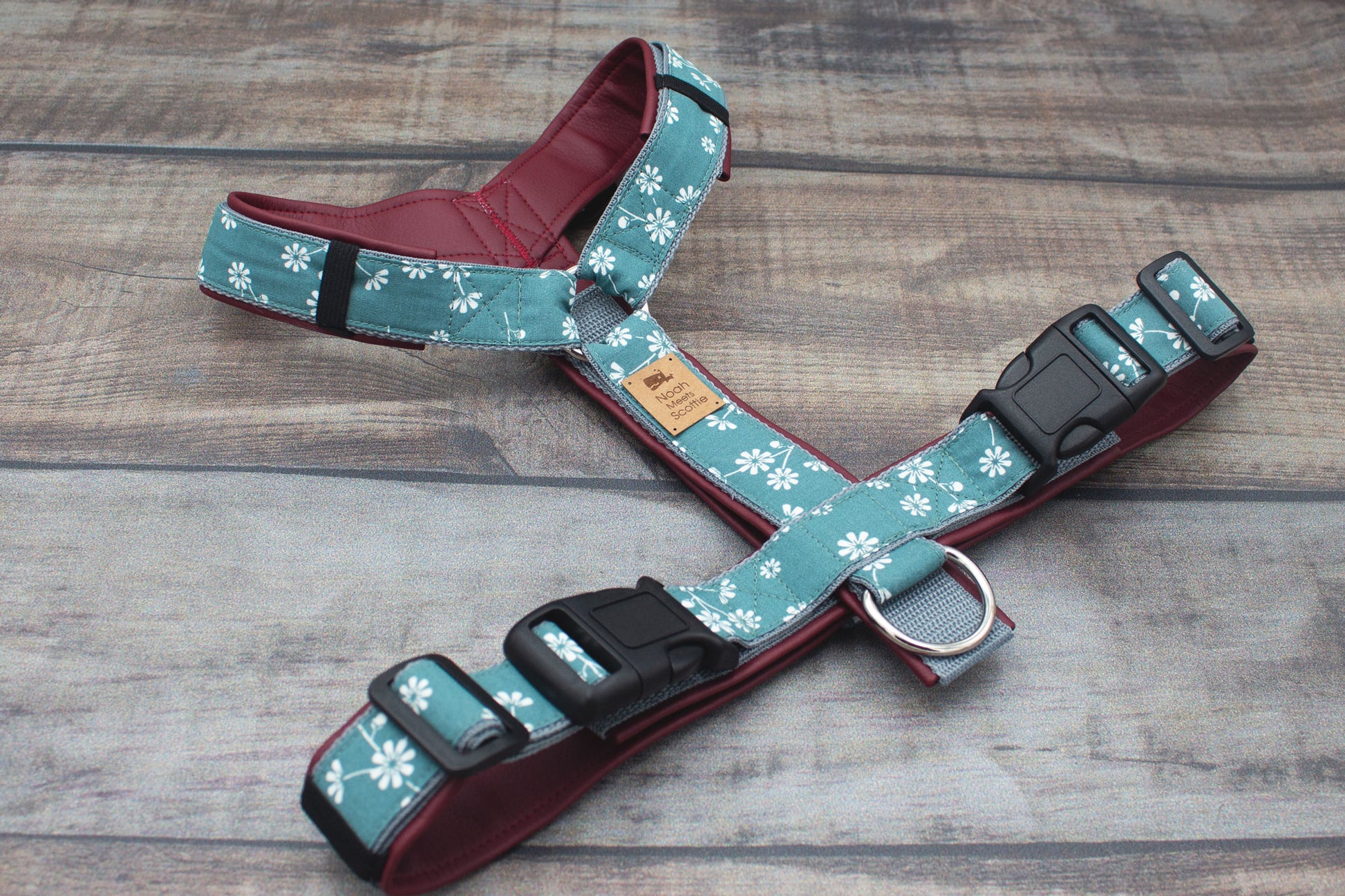 Verstellbares Hundegeschirr MEGAN, gepolstert, florales Design teal weiß mit Halsband und Leine