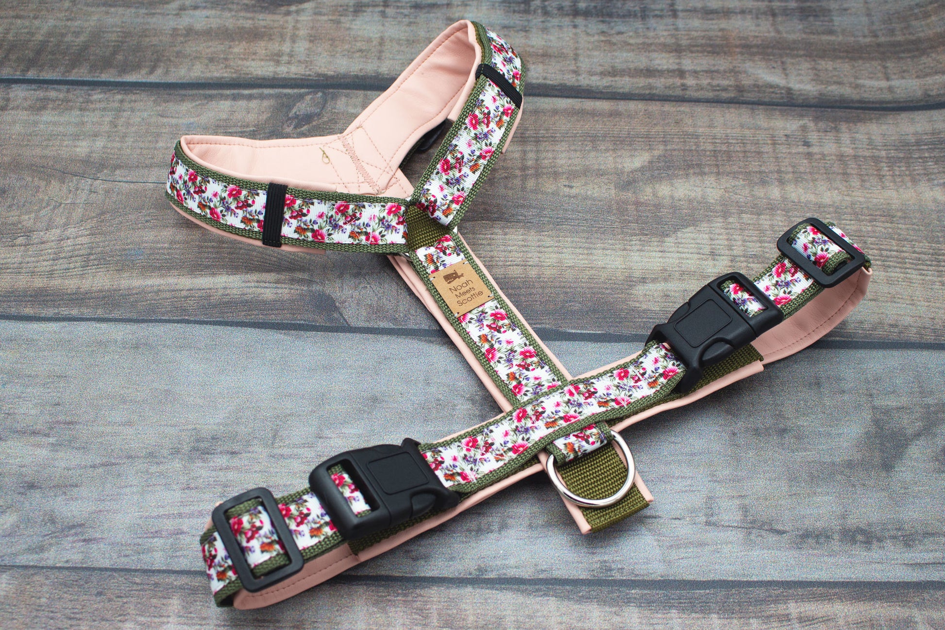 Romantisches Hundegeschirr MILA, weißes Band mit rosa Wildblumen, komfortabel