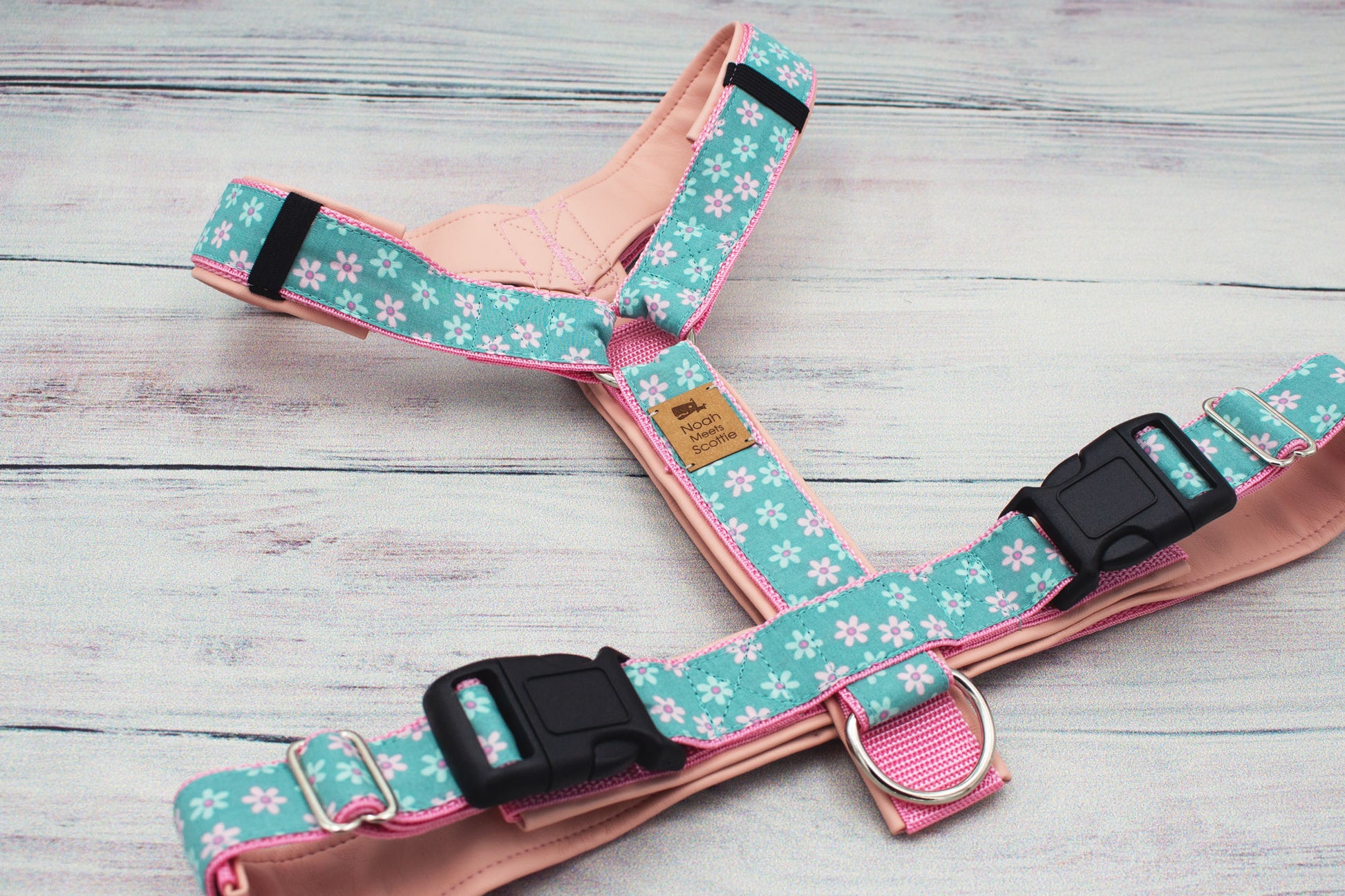 Verstellbares Hundegeschirr MILLY, gepolstert, Blumen Design in Mint und Rosa mit Halsband und Leine