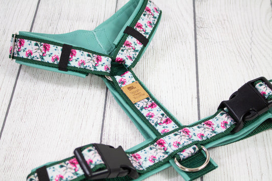 Hundegeschirr MOLLY mintgrün mit Blumenmuster rosa weiß, romantisch floral, gepolstert und verstellbar