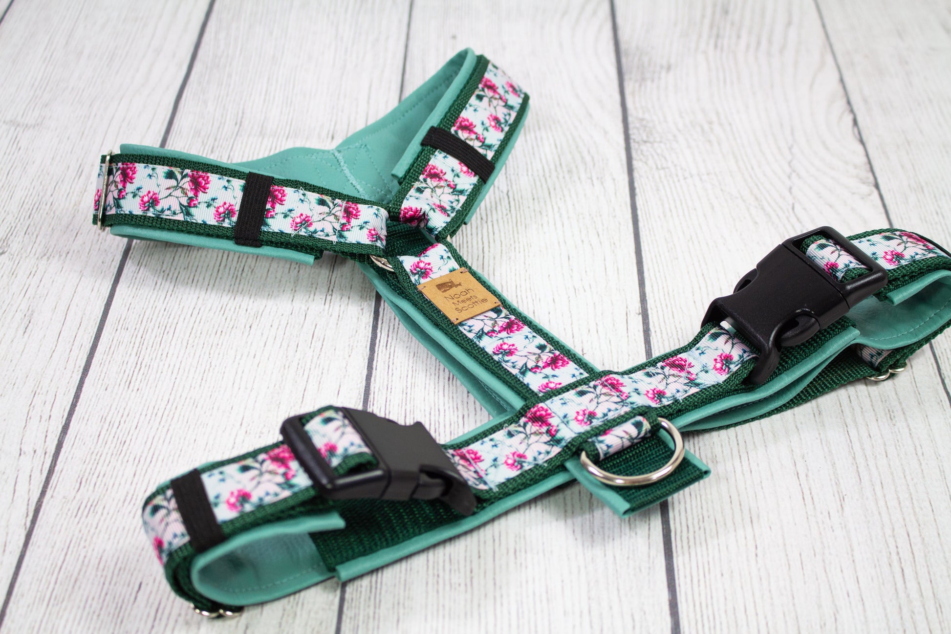 Hundegeschirr MOLLY mintgrün Blumen rosa weiß, robust und weich gefüttert mit Kunstleder