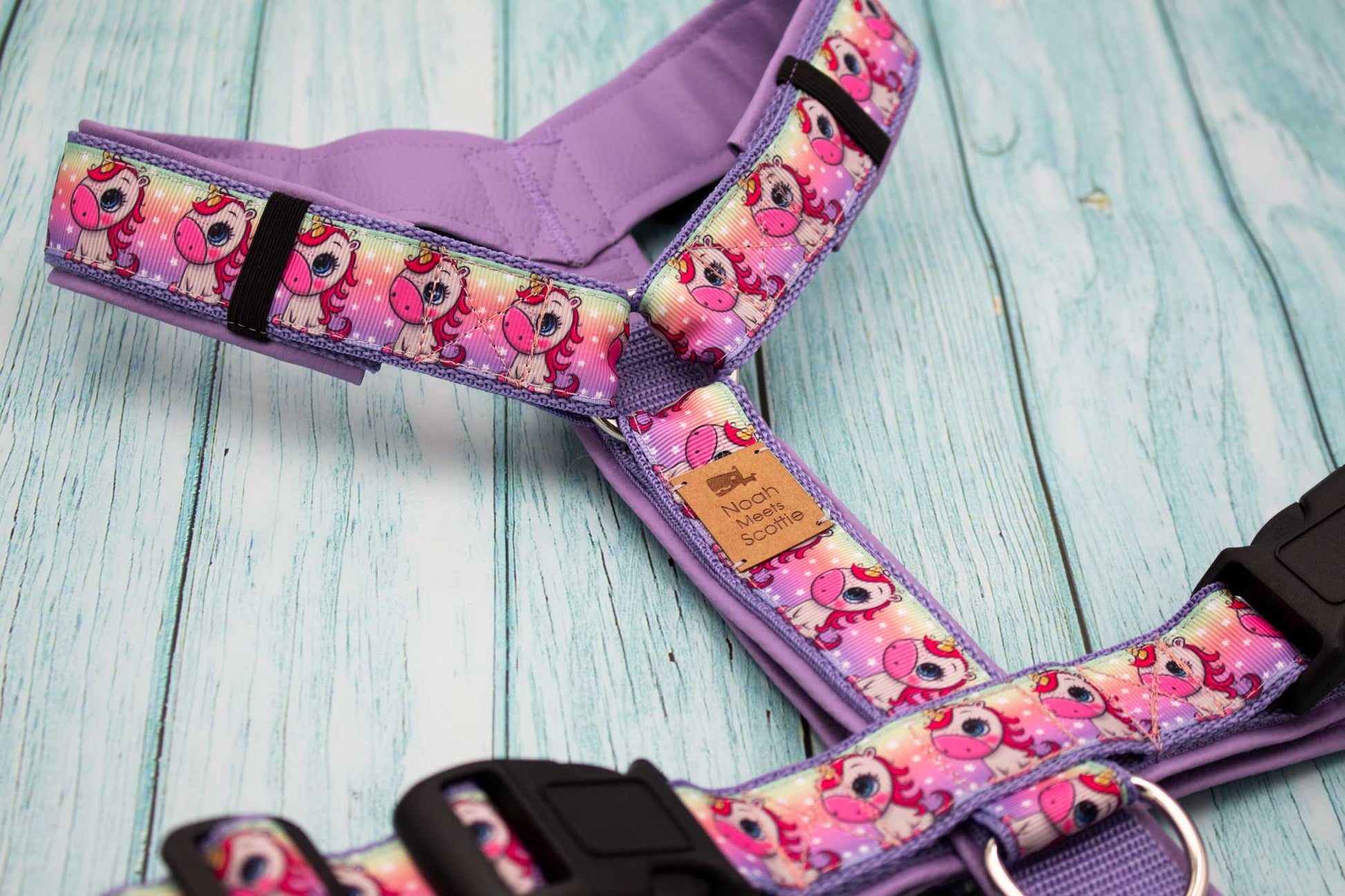 Hundegeschirr MOONI mit Einhorn-Design in Rosa und Lila, weich gepolstert, verstellbar, mit fliederfarbener Fütterung