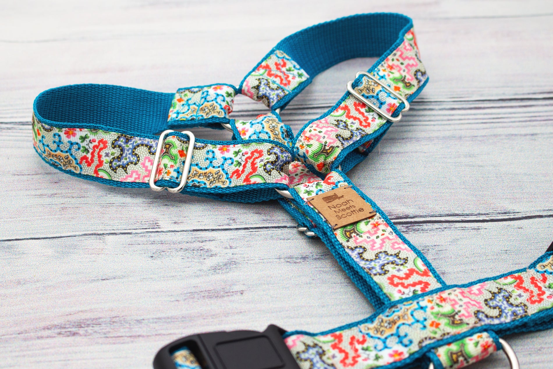 Hundegeschirr MOROCCAN MAZE mit orientalischem Muster in Blau, Pink und Grün, verstellbar und robust